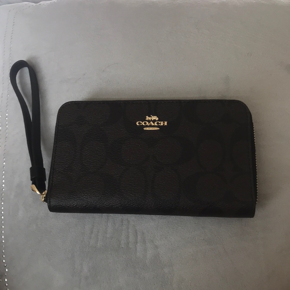 Coach wristlet wallet brown brand new authentic.